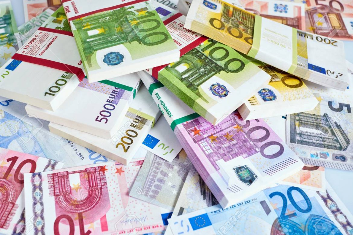 obligați să justifice proveniența sumelor mai mari de 2.000 de euro
