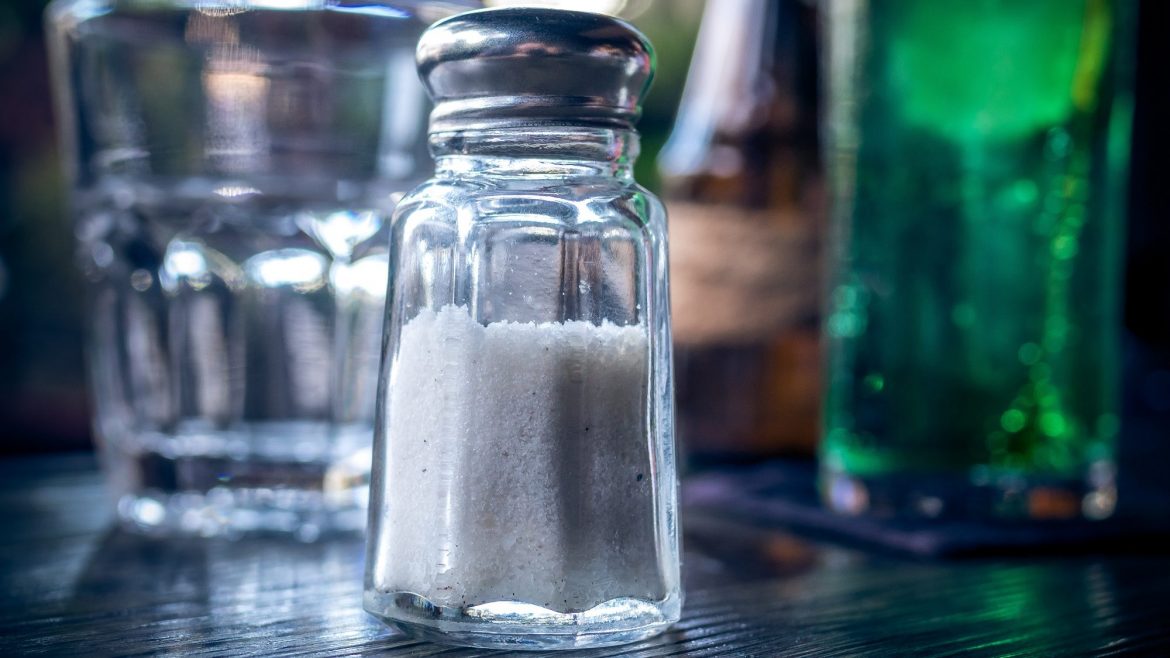 Cât de multă sare trebuie să folosim în mâncare?