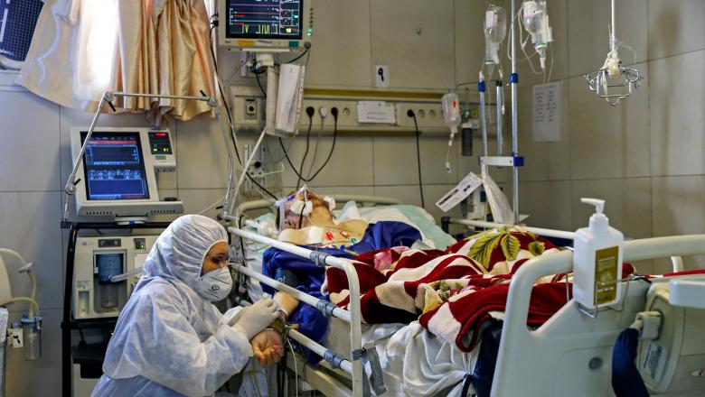 Un iranian infectat cu coronavirus a murit, după ce un vraci islamic i-a dat „un leac minune”