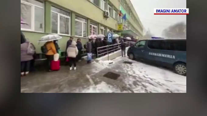 Bolnavii din Cluj, puși să aștepte în frig