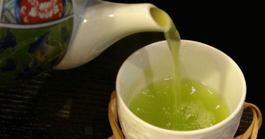Acest ceai îmbunătățește digestia și ajută la eliminarea excesului de apă