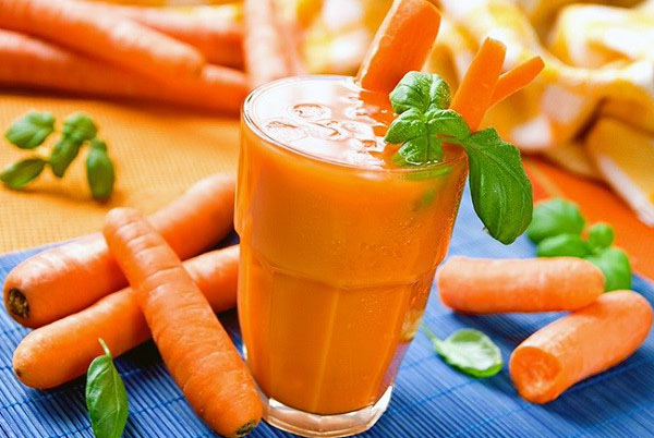 Sucul de morcov protejează ADN-ul, sistemul cardiovascular, pielea, vederea, ficatul