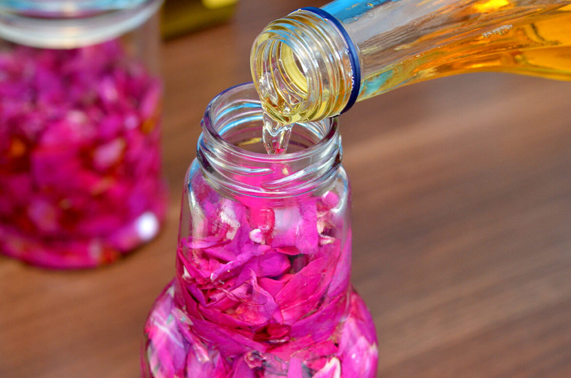 Oțet de trandafiri – cu numeroase utilizări pentru sănatate