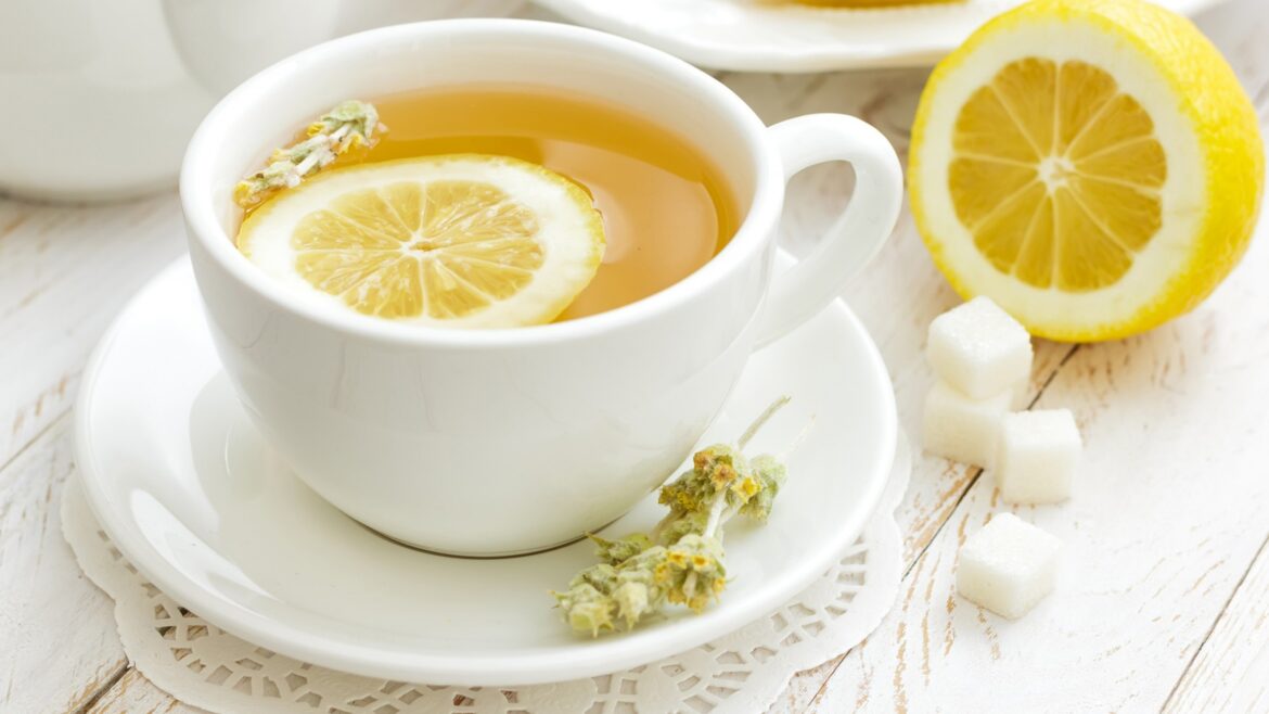 Ceai de lamaie care elimina oboseala, ajuta la detoxifierea ficatului, previne si elimina pietrele la rinichi