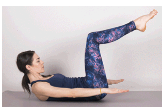 Cum să-ți sculptezi abdomenul în 10 zile cu exerciții de pilates țintite