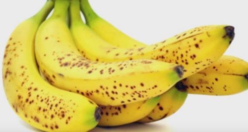 Nu vei mai tuși deloc! Pisează o banană și adaugă aceste 2 ingrediente banale.. Vei scapa de tusee definitiv.
