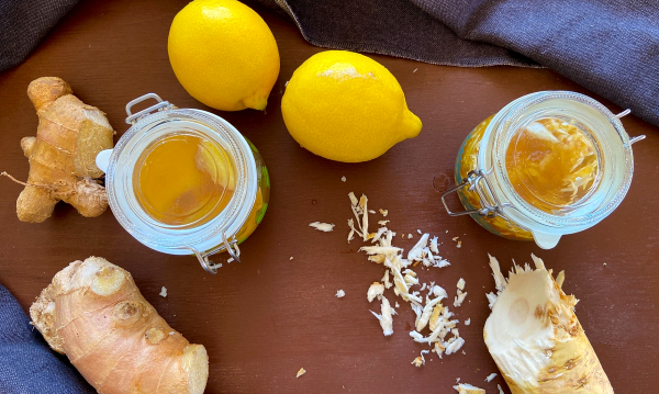 Pastă din hrean, miere și cuișoare pentru dureri în gât – leac rusesc
