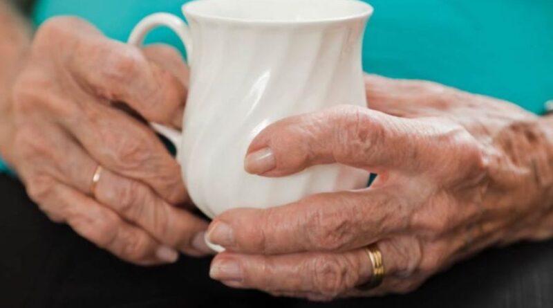 Ceaiul detoxifiant care ia reumatismul „ cu mâna”