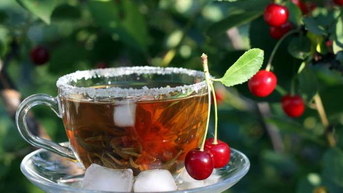 Cum se face ceaiul din codițe de cireșe și vișin și în ce afecțiuni se bea