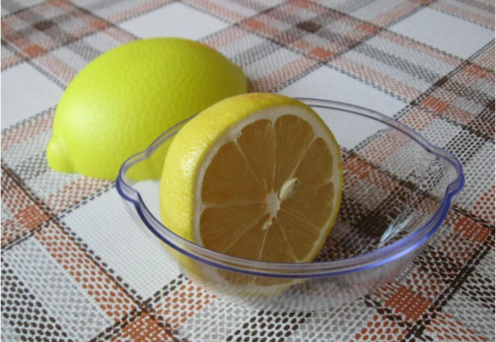 11 trucuri utile pentru utilizarea lămâii în viața de zi cu zi. Nu am crezut până nu am încercat și eu.