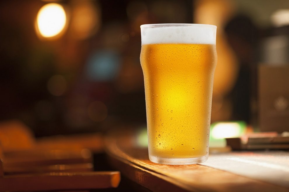 Tot ce trebuie să ştii despre berea fără alcool: Beneficii şi riscuri